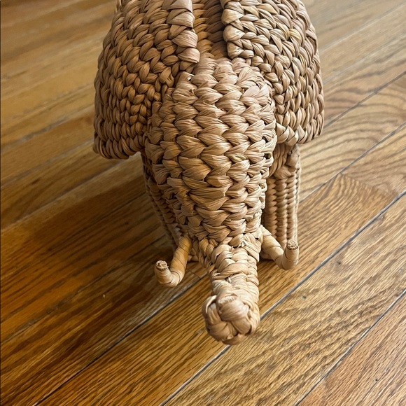Woven Elephant Shaped Bag - Picture 6 of 11